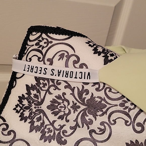 Victoria's Secret Tshirt lightly lined wireless bra - Picture 2 of 4